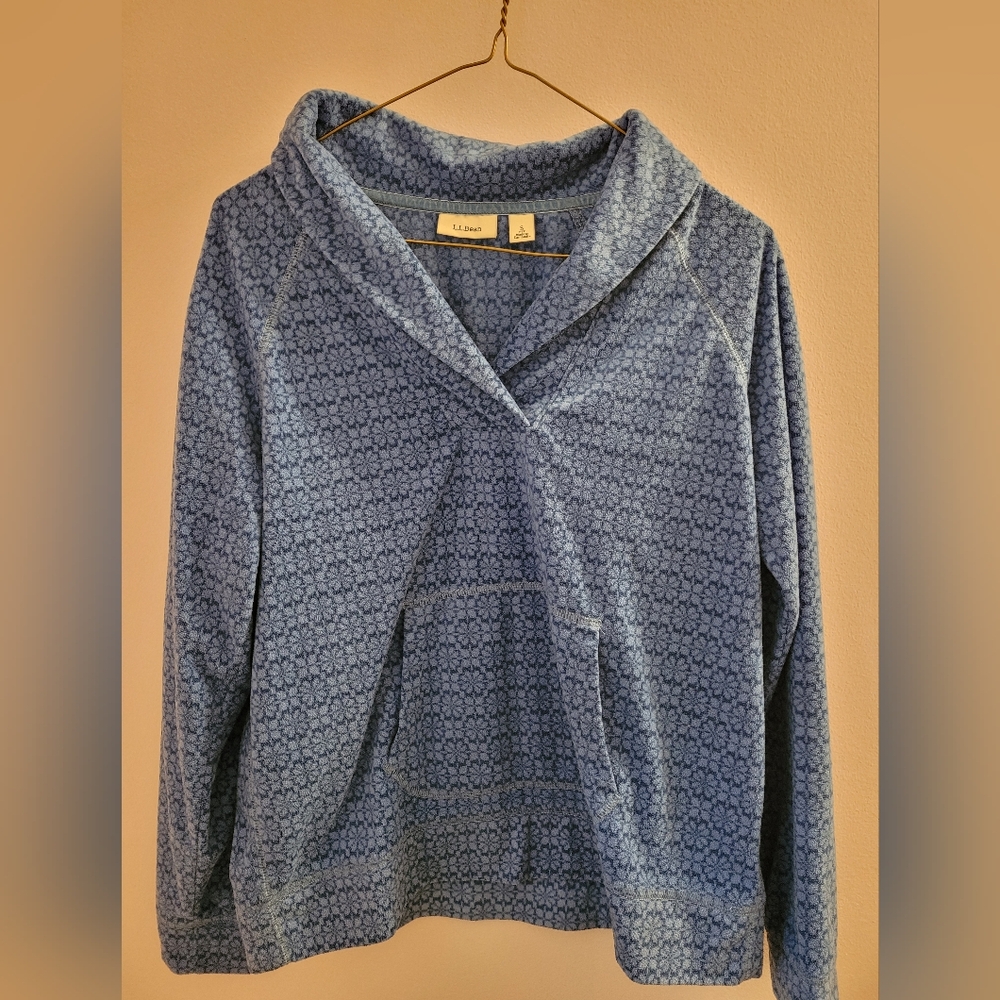 L.L. Bean Blue Patterned Women's Sweater